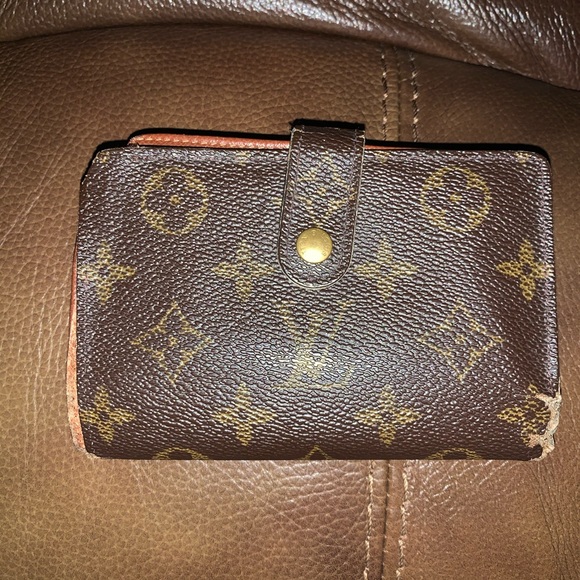 Louis Vuitton Wallet that I never use anymore. - Picture 1 of 5